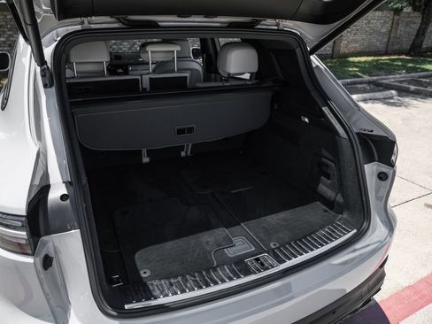 Used 2023 Porsche Cayenne S Platinum AWD/4WD image 73