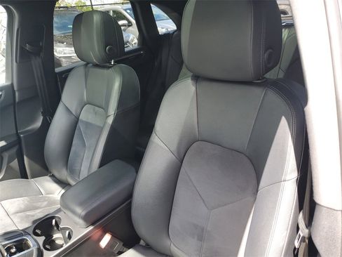Used 2017 Porsche Macan image 16