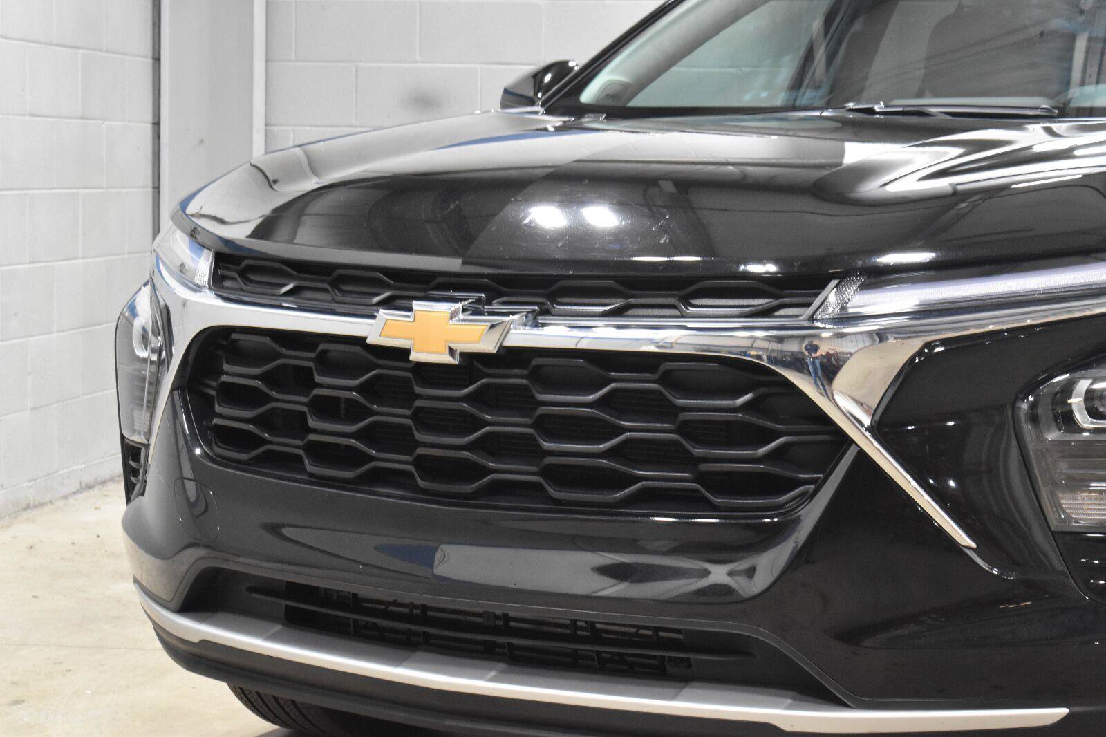 Used 2024 Chevrolet Trax LT w/ Driver Confidence Package FWD image 30