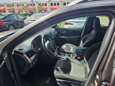 Used 2014 Jeep Cherokee Latitude FWD image 18