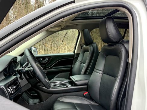 Used 2022 Lincoln Aviator AWD w/ Premium Package image 17