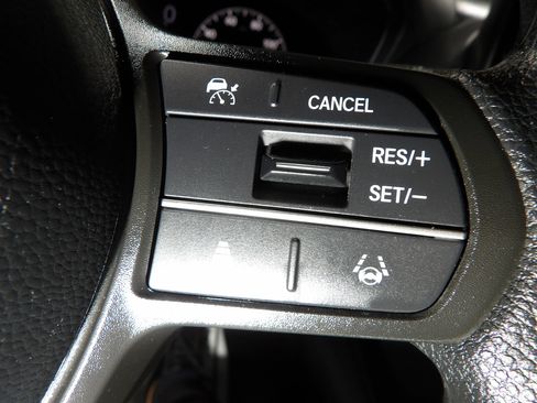 Used 2025 Honda HR-V LX image 19