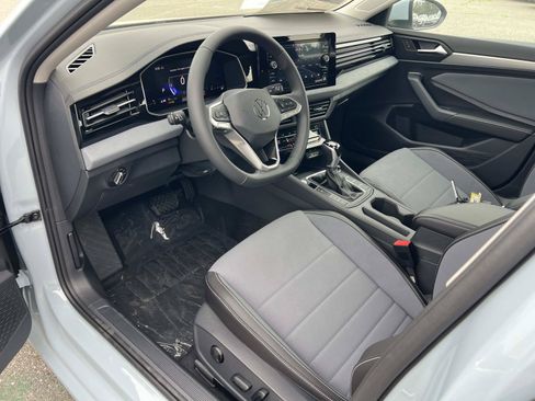 New 2026 Volkswagen Jetta SE FWD image 9