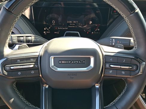 Used 2025 GMC Yukon Denali Ultimate AWD/4WD image 23