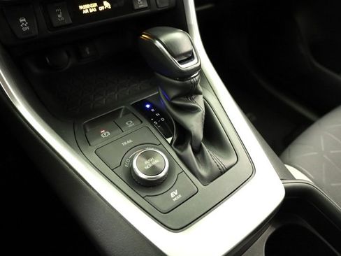 Used 2020 Toyota RAV4 XLE image 21