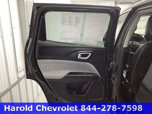 Used 2022 Jeep Compass Latitude image 12