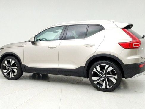 Used 2023 Volvo XC40 B5 Plus w/ Driver Assist Package image 7