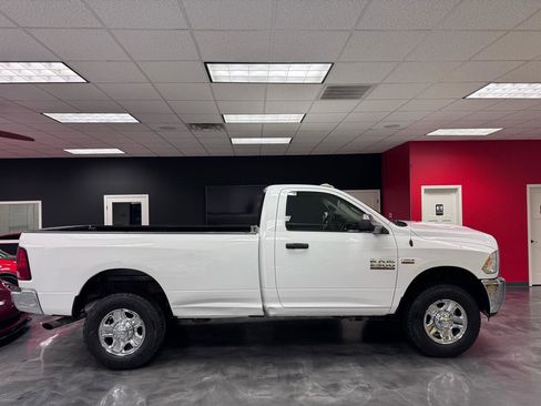 Used 2017 RAM 2500 Tradesman w/ Chrome Appearance Group AWD/4WD image 5