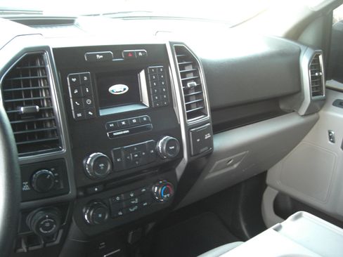 Used 2018 Ford F150 XLT w/ Trailer Tow Package image 8