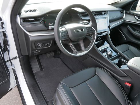 New 2026 Jeep Grand Cherokee Limited AWD/4WD image 3