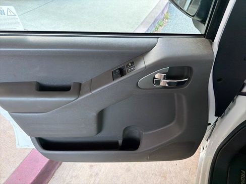Used 2020 Nissan Frontier SV RWD image 17