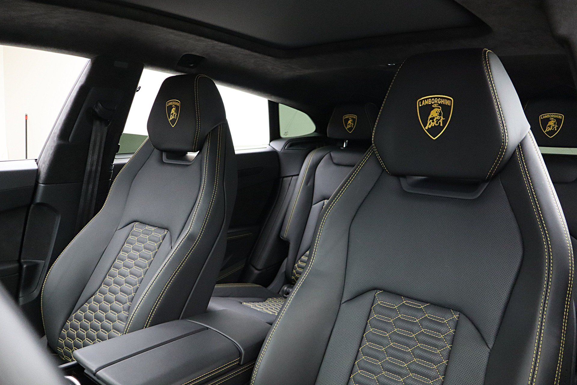 Used 2022 Lamborghini Urus AWD/4WD image 28