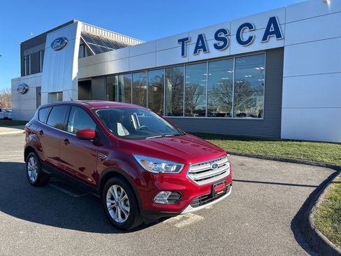 Used 2019 Ford Escape SE image 1