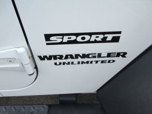 Used 2012 Jeep Wrangler Unlimited Sport image 9