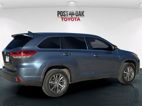 Used 2019 Toyota Highlander XLE image 7