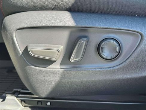 Used 2022 Toyota RAV4 SE image 18