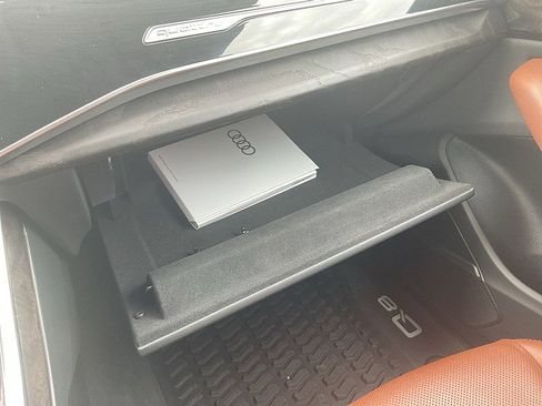 Used 2022 Audi Q8 Premium Plus w/ Premium Plus Package image 16