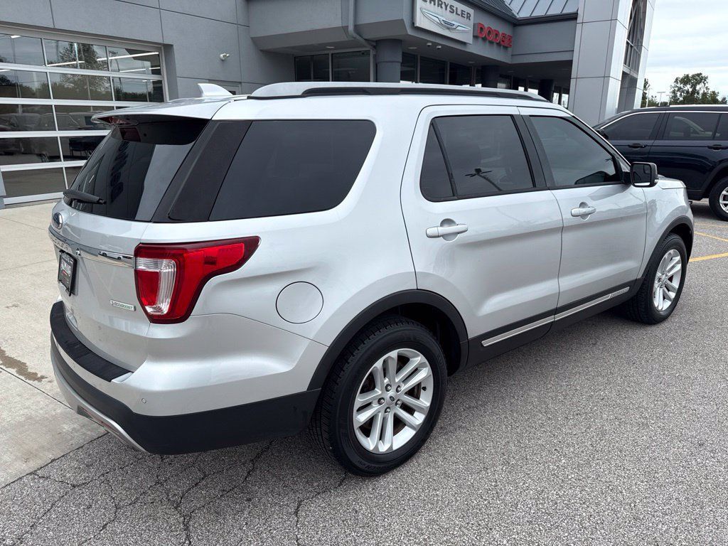 Used 2016 Ford Explorer XLT w/ Equipment Group 201A FWD image 10