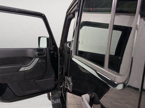 Used 2015 Jeep Wrangler Unlimited Sahara AWD/4WD image 14