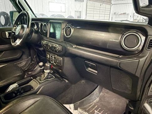 Used 2020 Jeep Wrangler Unlimited Sahara image 12