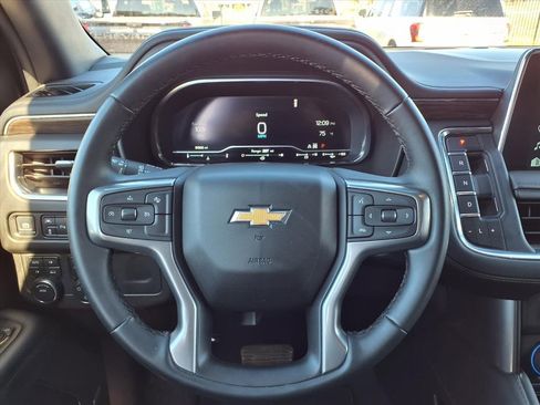 Used 2024 Chevrolet Suburban LT image 32
