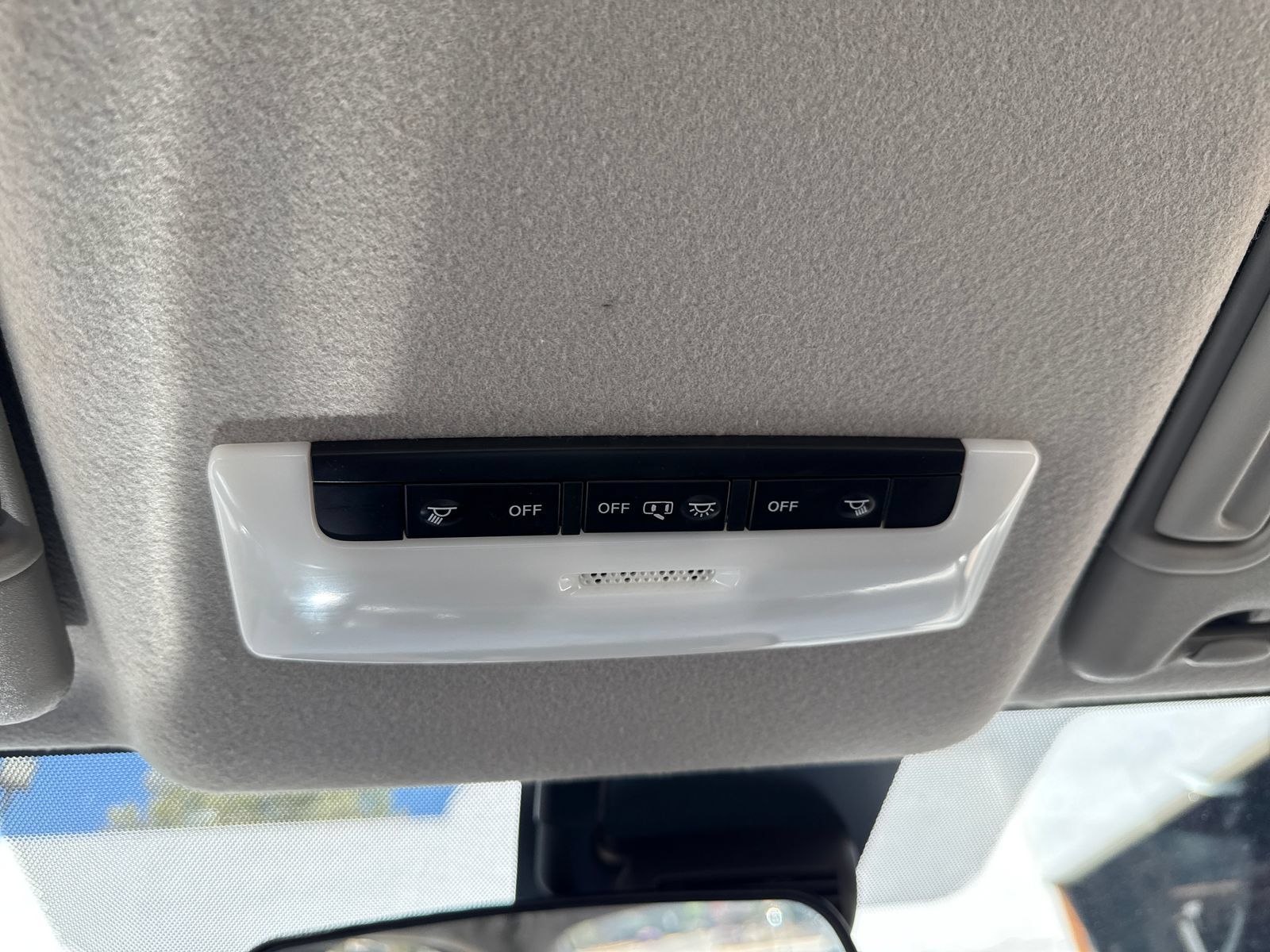 Used 2022 Nissan Versa SV FWD image 21