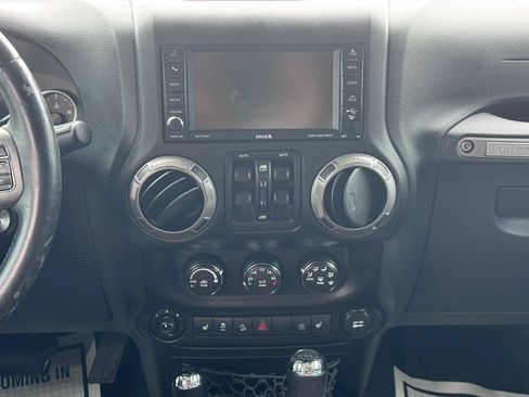 Used 2013 Jeep Wrangler Unlimited Sahara AWD/4WD image 34