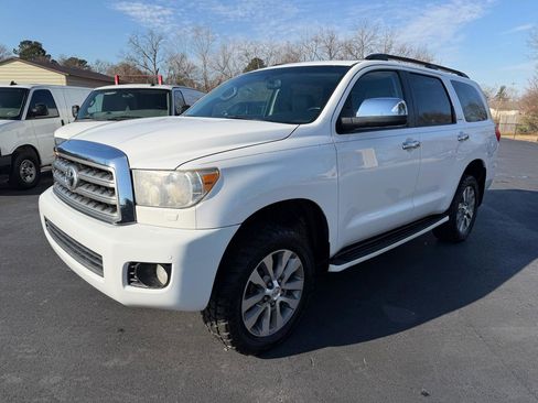 Used 2017 Toyota Sequoia Limited w/ Safety & Convenience Package AWD/4WD image 4