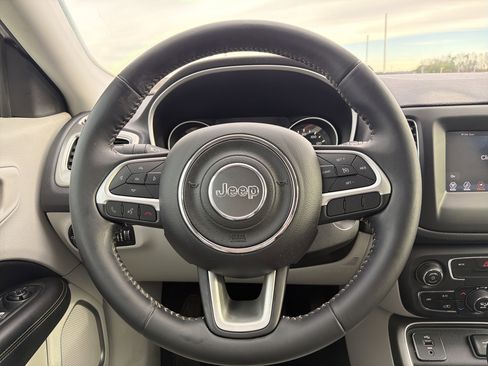 Used 2018 Jeep Compass Latitude w/ Popular Equipment Group image 16