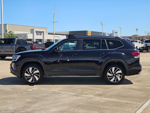 Used 2025 Volkswagen Atlas SE image 7