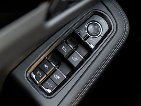 Certified 2026 Porsche Macan image 19