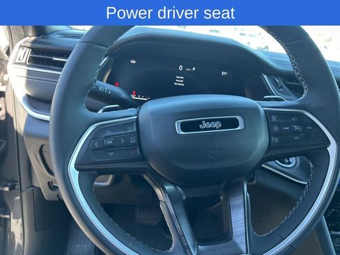 Used 2025 Jeep Grand Cherokee L Limited image 11