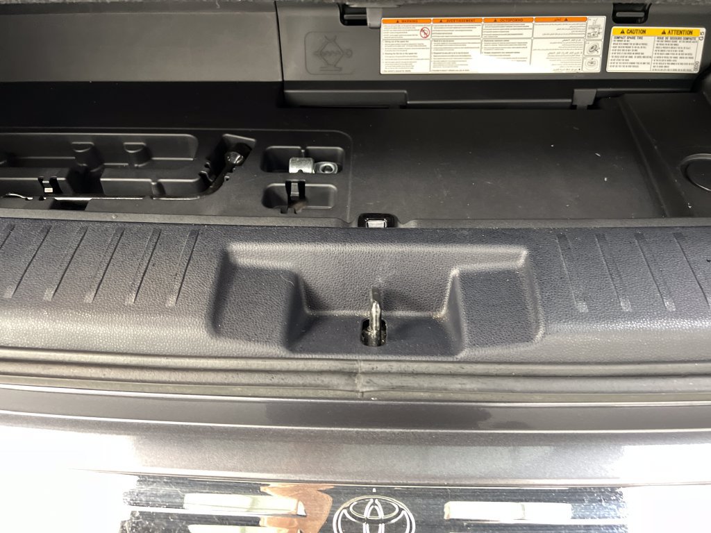 Used 2020 Toyota Highlander Platinum FWD image 46