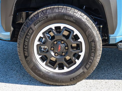 Used 2025 Toyota 4Runner TRD Off-Road image 13