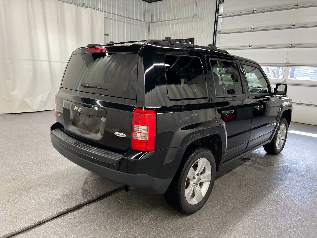 Used 2016 Jeep Patriot Latitude AWD/4WD image 4