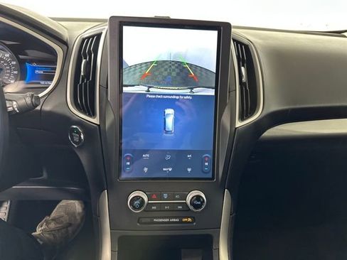 Used 2021 Ford Edge SE image 22