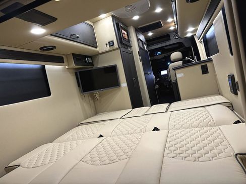 Used 2023 RAM ProMaster 3500 w/ Premium Convenience Group (B) FWD image 4
