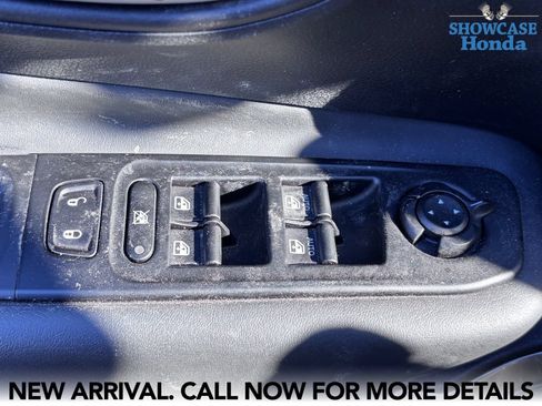 Used 2023 Jeep Renegade Latitude AWD/4WD image 9