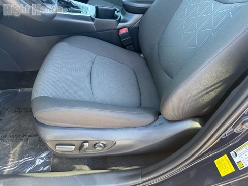 Used 2025 Toyota RAV4 XLE image 13