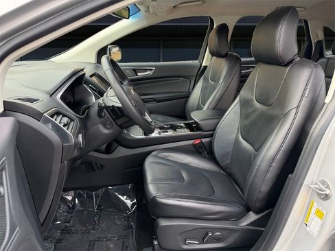 Used 2019 Ford Edge Titanium image 14