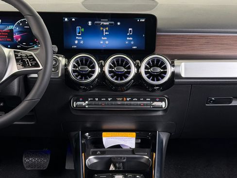 Used 2026 Mercedes-Benz GLB 250 image 9