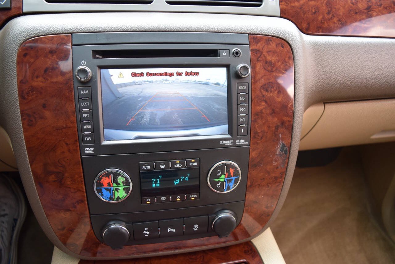 Used 2014 Chevrolet Suburban LTZ RWD image 36