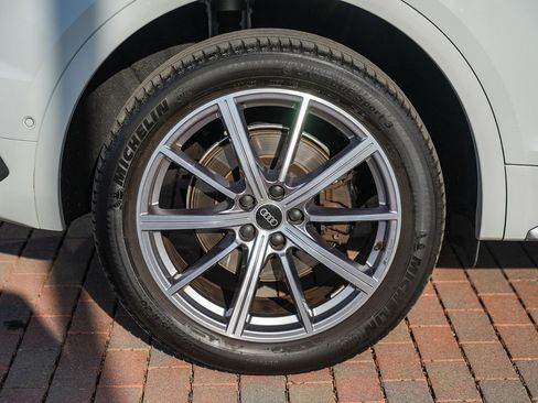 Used 2023 Audi SQ5 Prestige w/ Prestige Package image 12