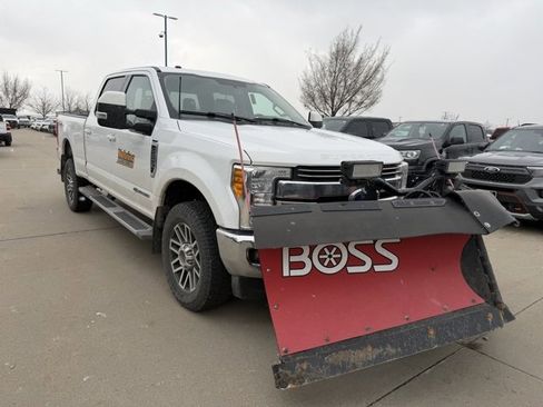 Used 2017 Ford F250 Lariat w/ Lariat Value Package image 3