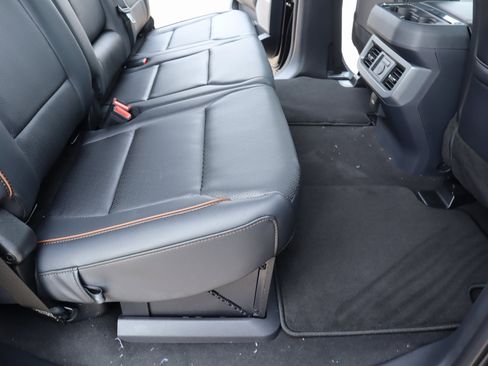 New 2026 Ford F250 Lariat w/ Black Appearance Package image 16