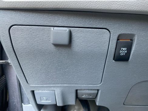 Used 2020 Toyota Sienna XLE w/ XLE Navigation Package image 23