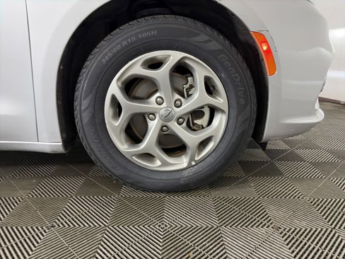 Used 2024 Chrysler Pacifica Limited image 47