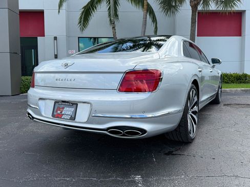 Used 2022 Bentley Flying Spur W12 image 11