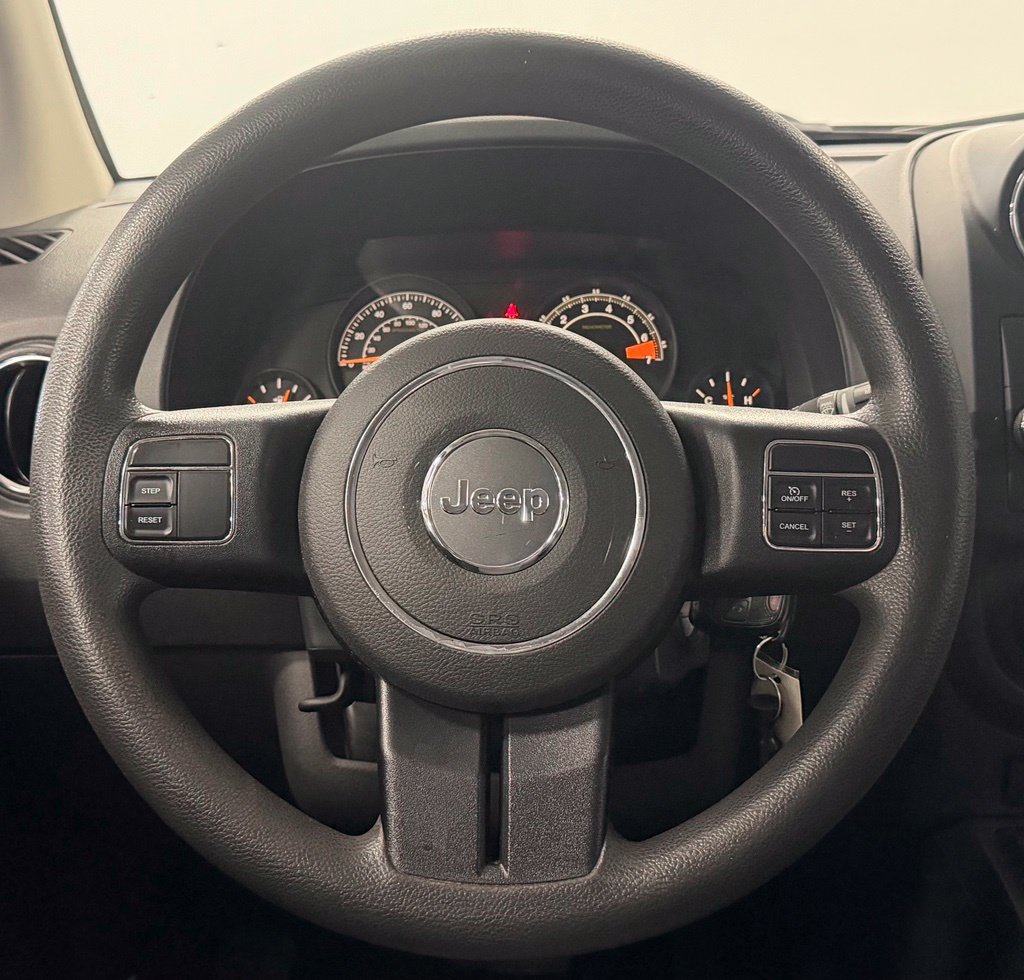 Used 2014 Jeep Compass Sport FWD image 13