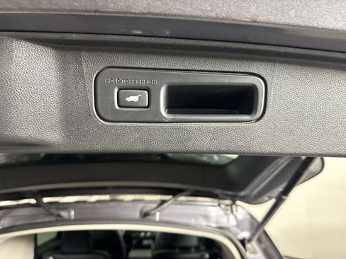 Used 2025 Honda Pilot Touring image 36